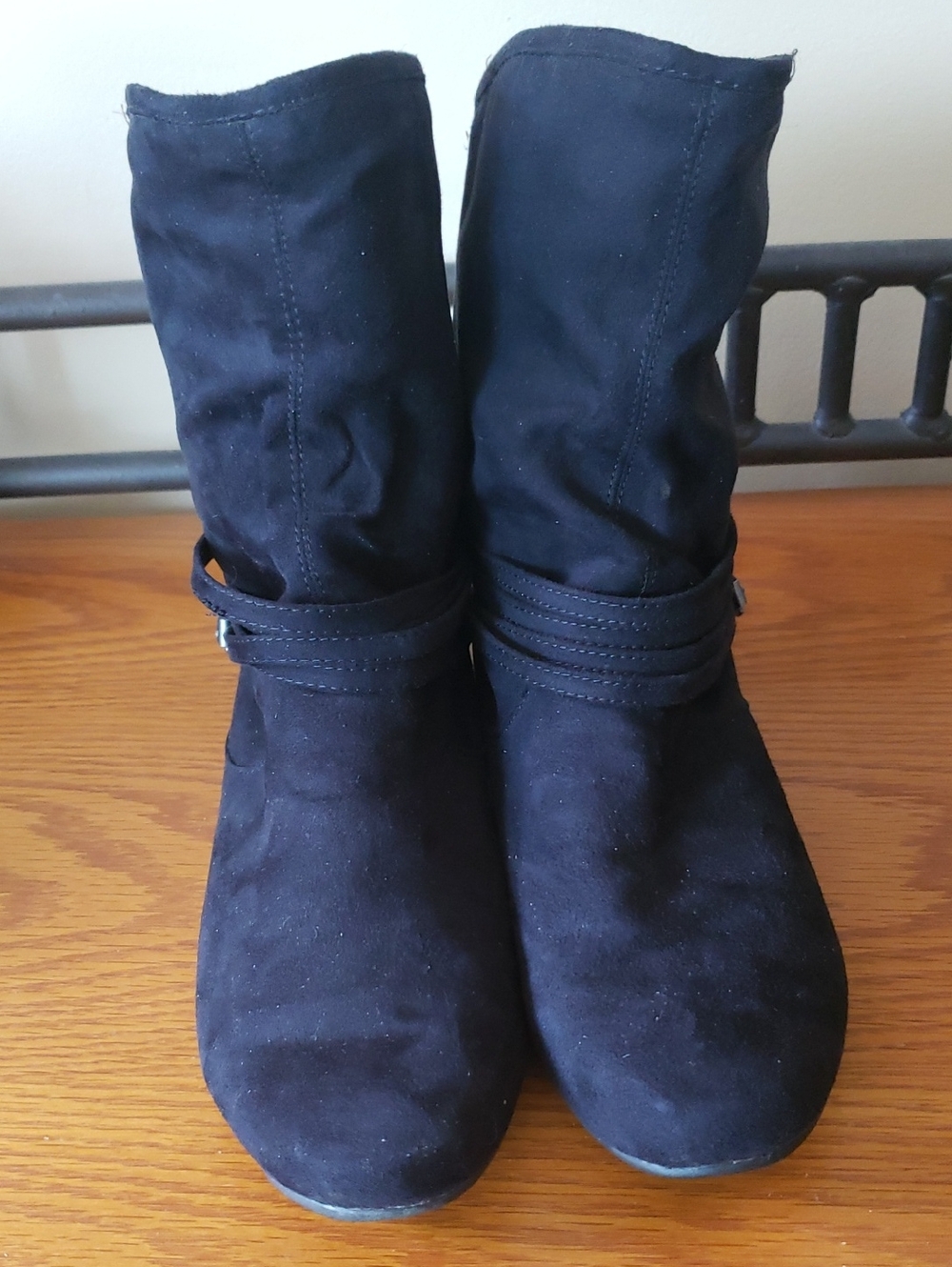 Michael Shannon Black Faux-suede Slouchy Ankle Boots with Wrap Strap Size: 7 - Picture 7 of 16